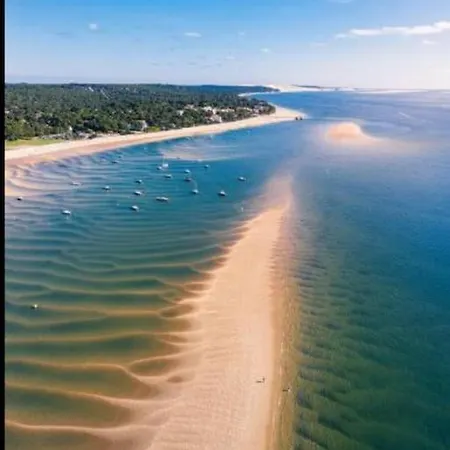 Appt T2 A 10 M De La 아파트